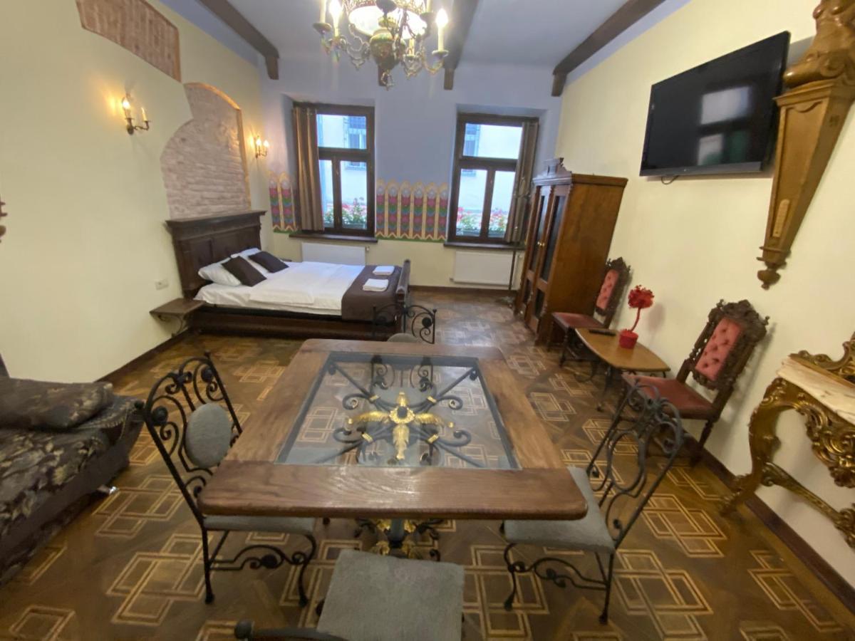 Апартаменти Королівські На Вулиці Лесі Українки 19 Λβιβ Εξωτερικό φωτογραφία